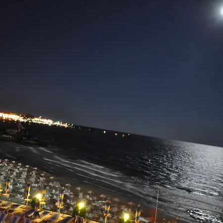 Aqua Dolphin Hotel
