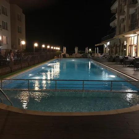 Aqua Dolphin Hotel